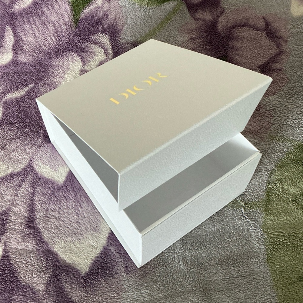 Dior Textured Gift Box - Picture 3 of 12